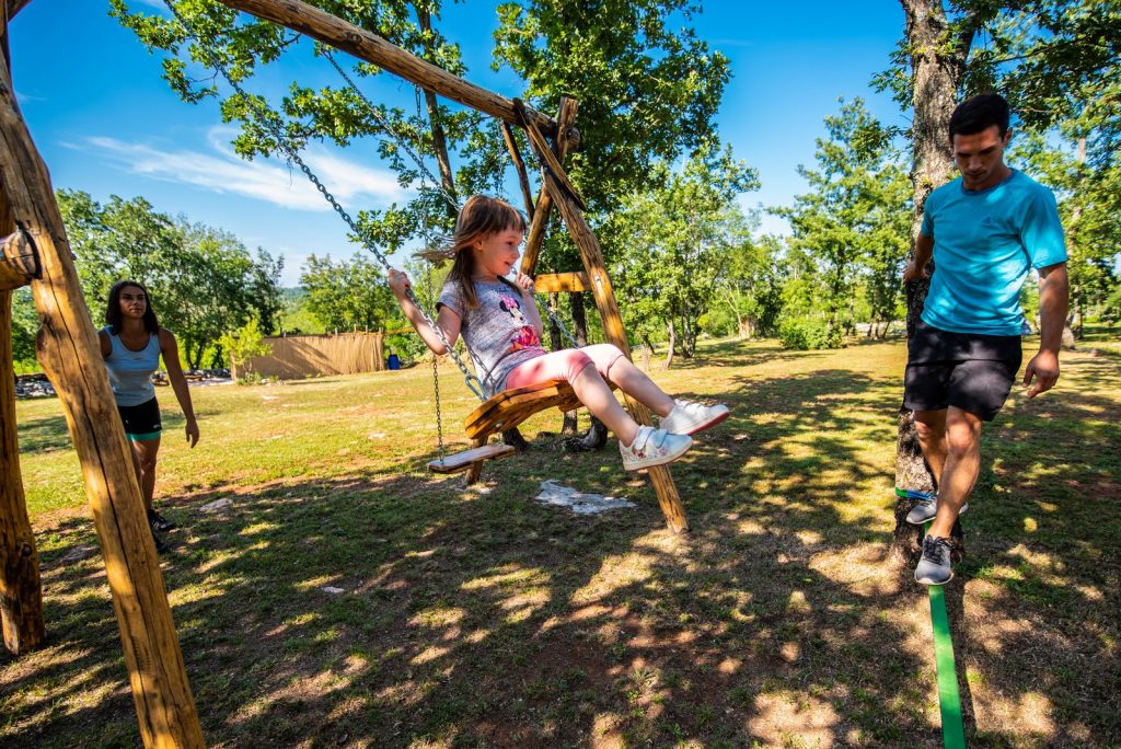 Prostor ispred Feštinskog kraljevstva, špilje kraj sela Feštini u okolici Žminja.