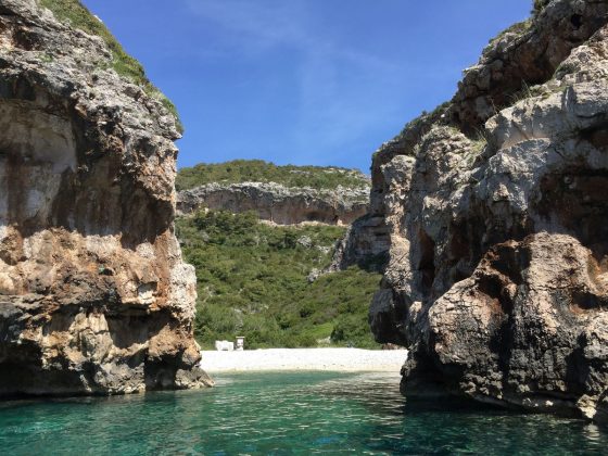 plaža stiniva vis pixabay