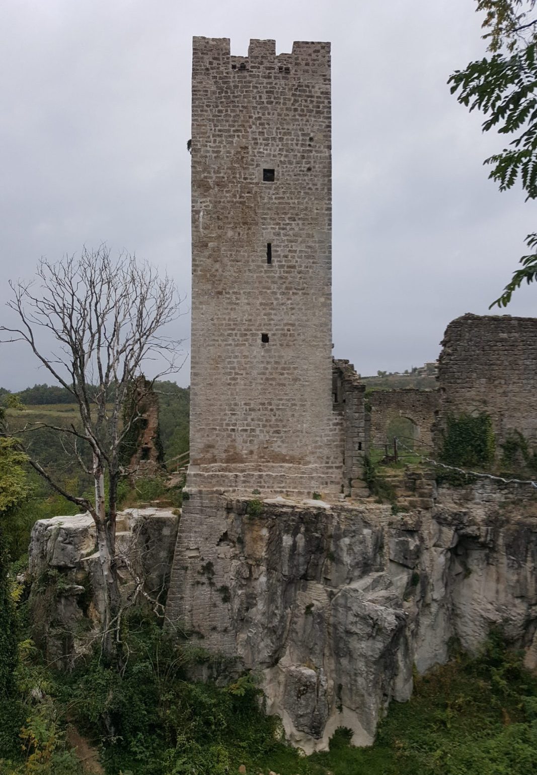 kaštel momjanski, Kuća kaštela Momjan