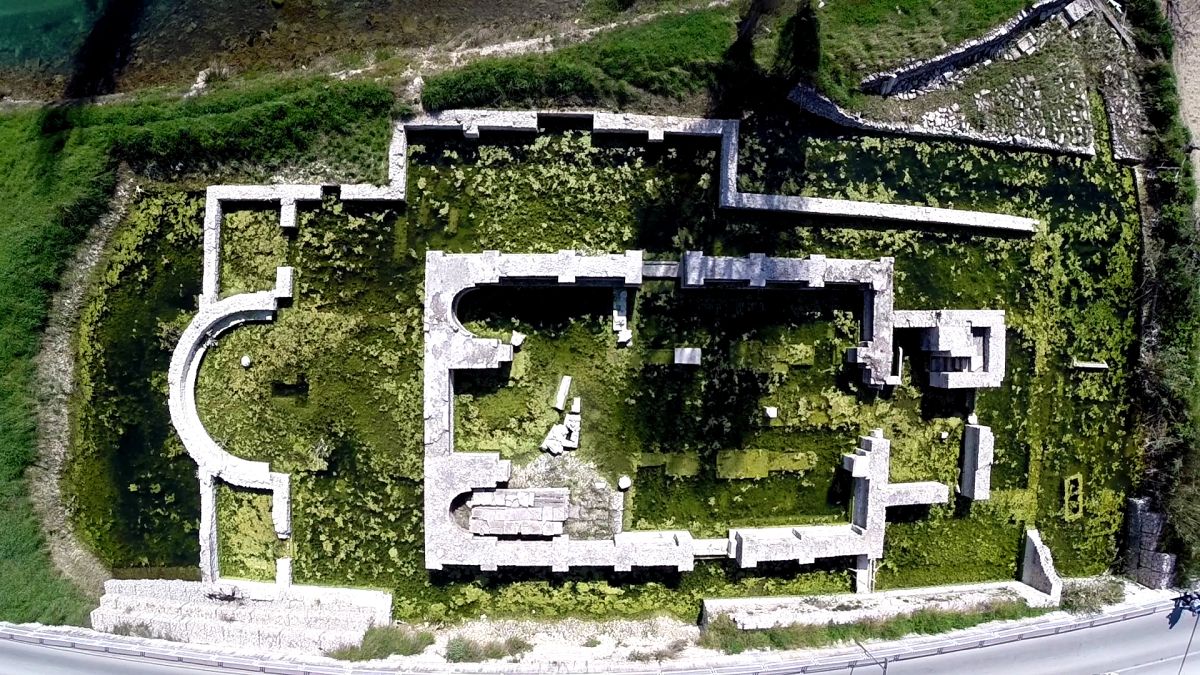 šuplja crkva