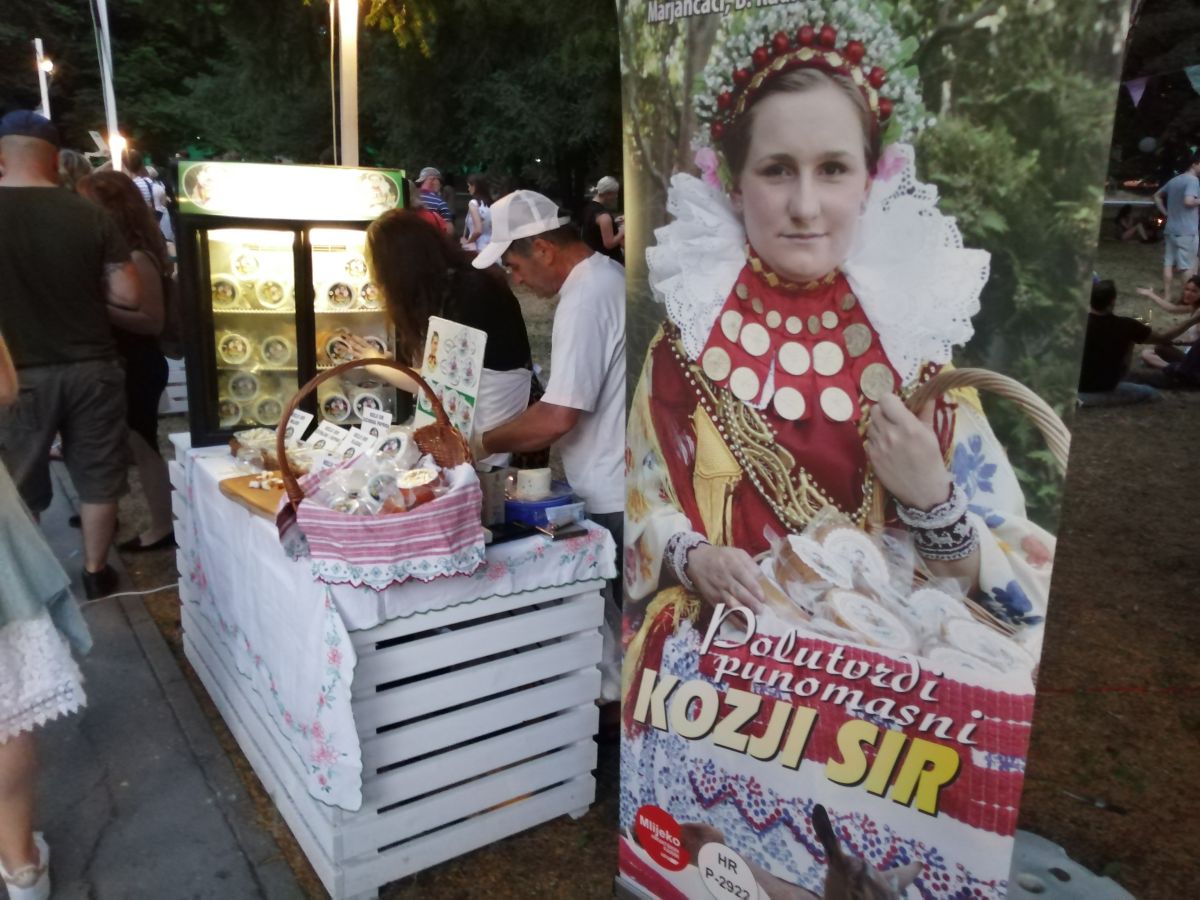 Večer vina i umjetnosti