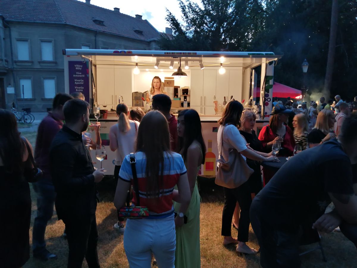 večeri vina i umjetnosti