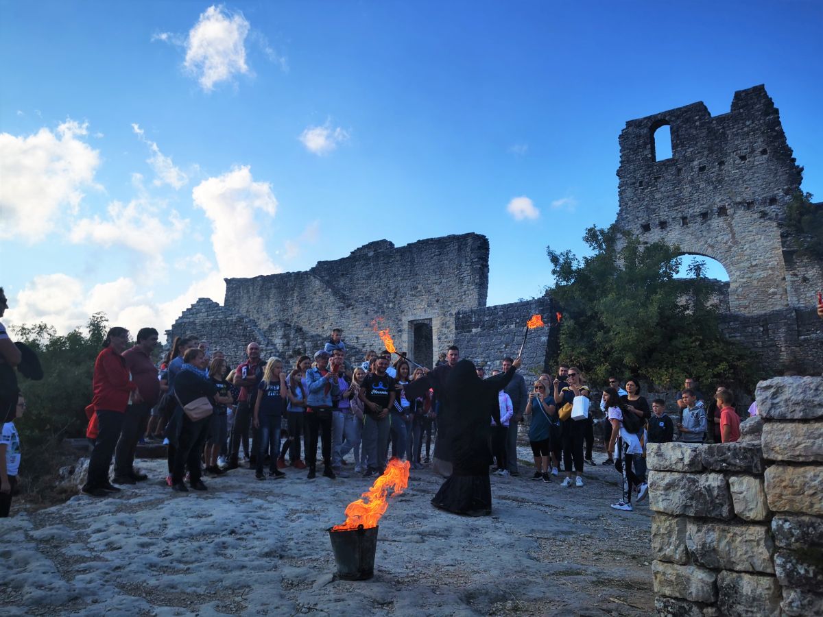kaštel momjanski, Kuća kaštela Momjan