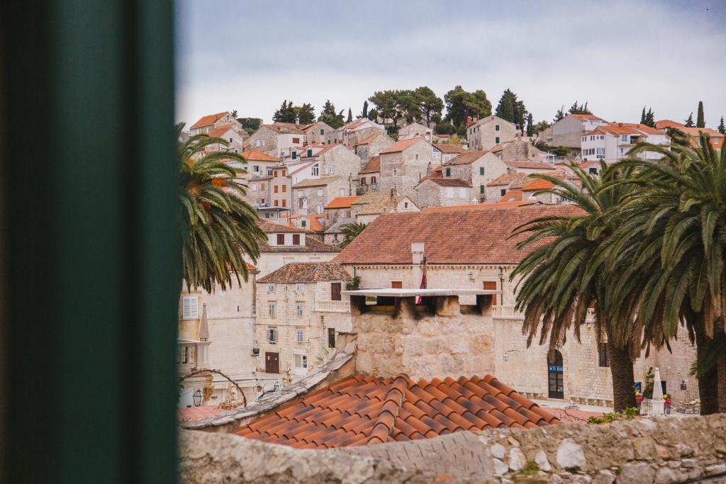 Haritage Hvar, Booking otočne destinacije