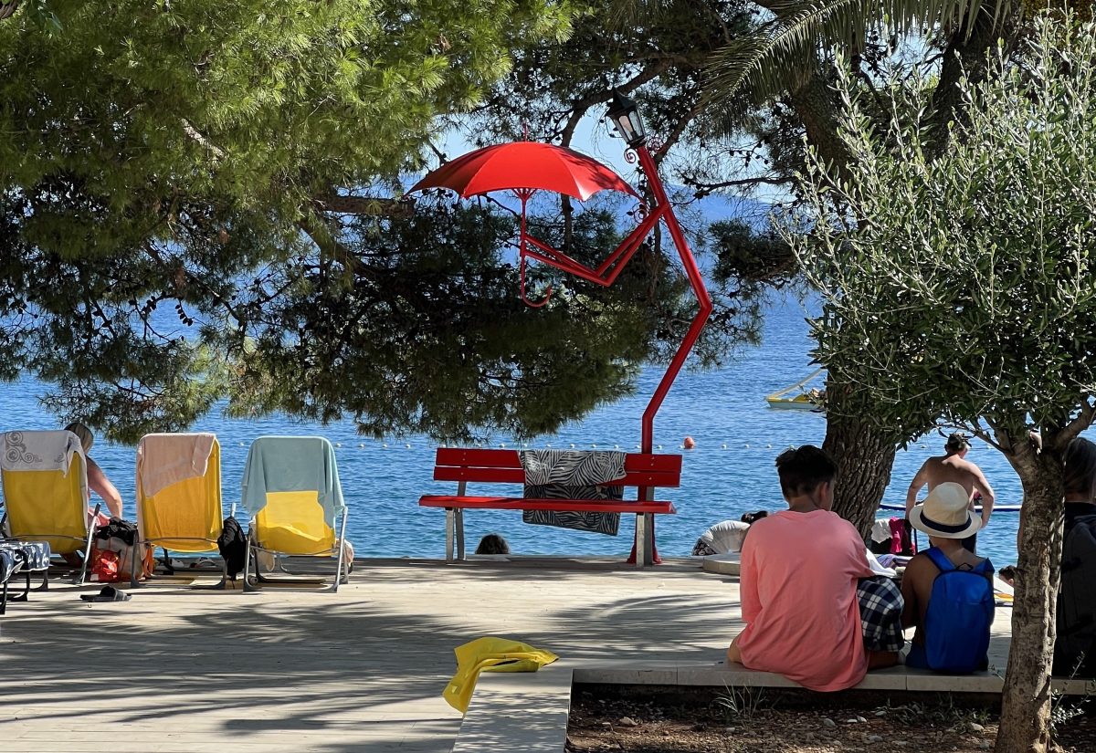 Dizajnerska klupa u Drveniku, photopointi