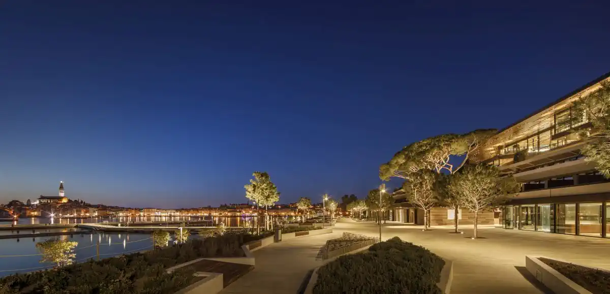 agli amici, Grand Park Hotel
