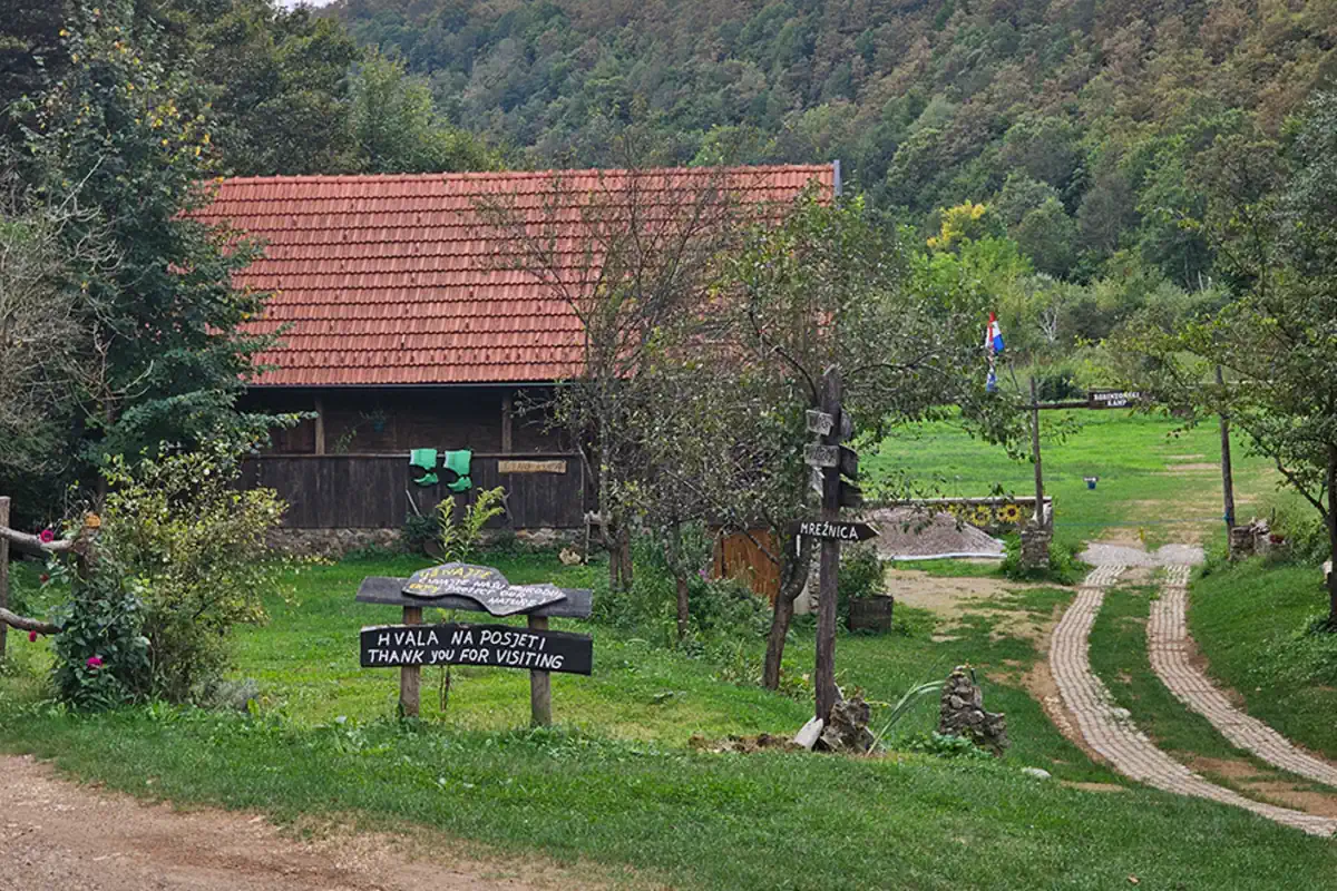 Etno park Slap Sastavci
