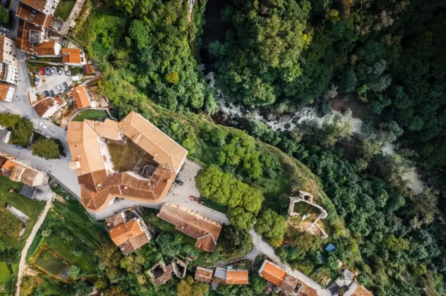 pazin ka&scaron;tel i pazinska jama