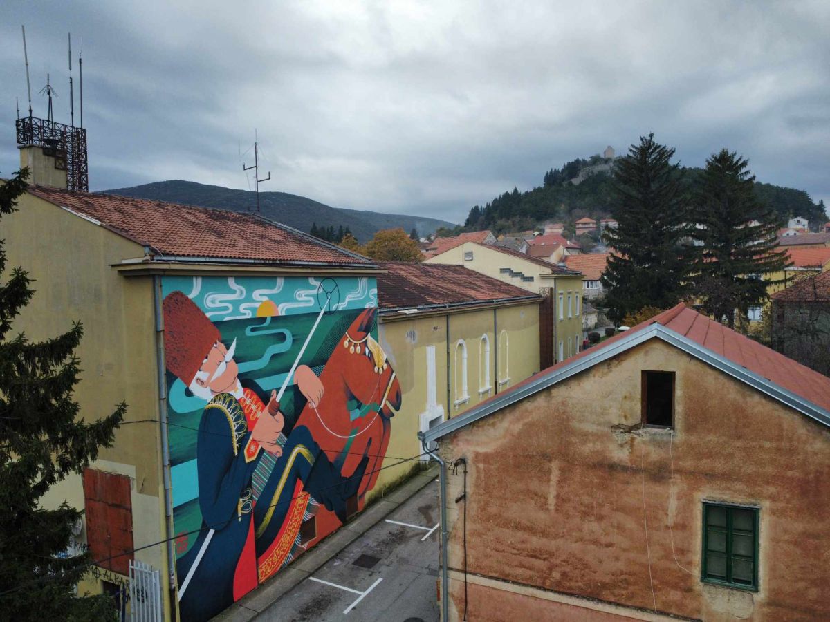 Mural "U sridu", Sinj