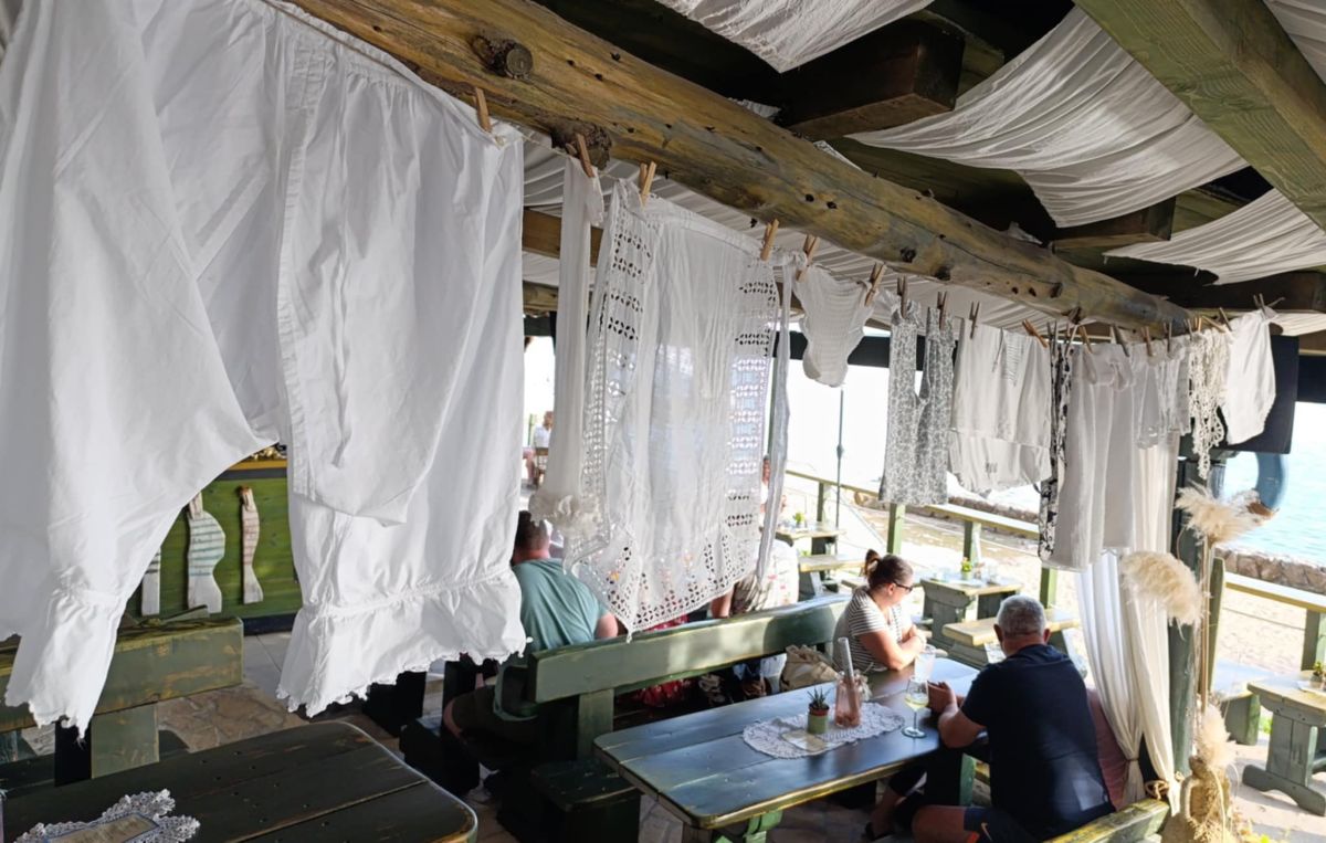 Banova villa - beach bar