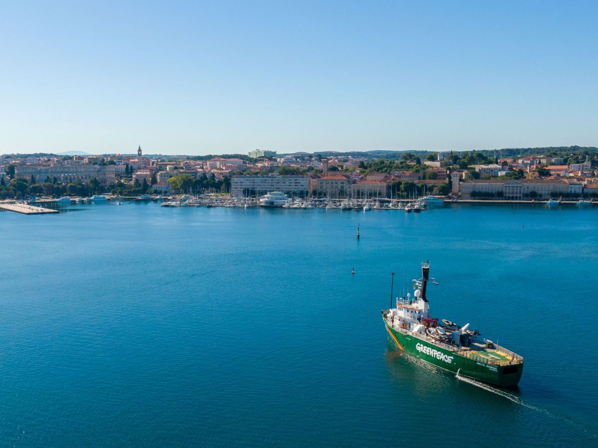 greenpeace brod Pula