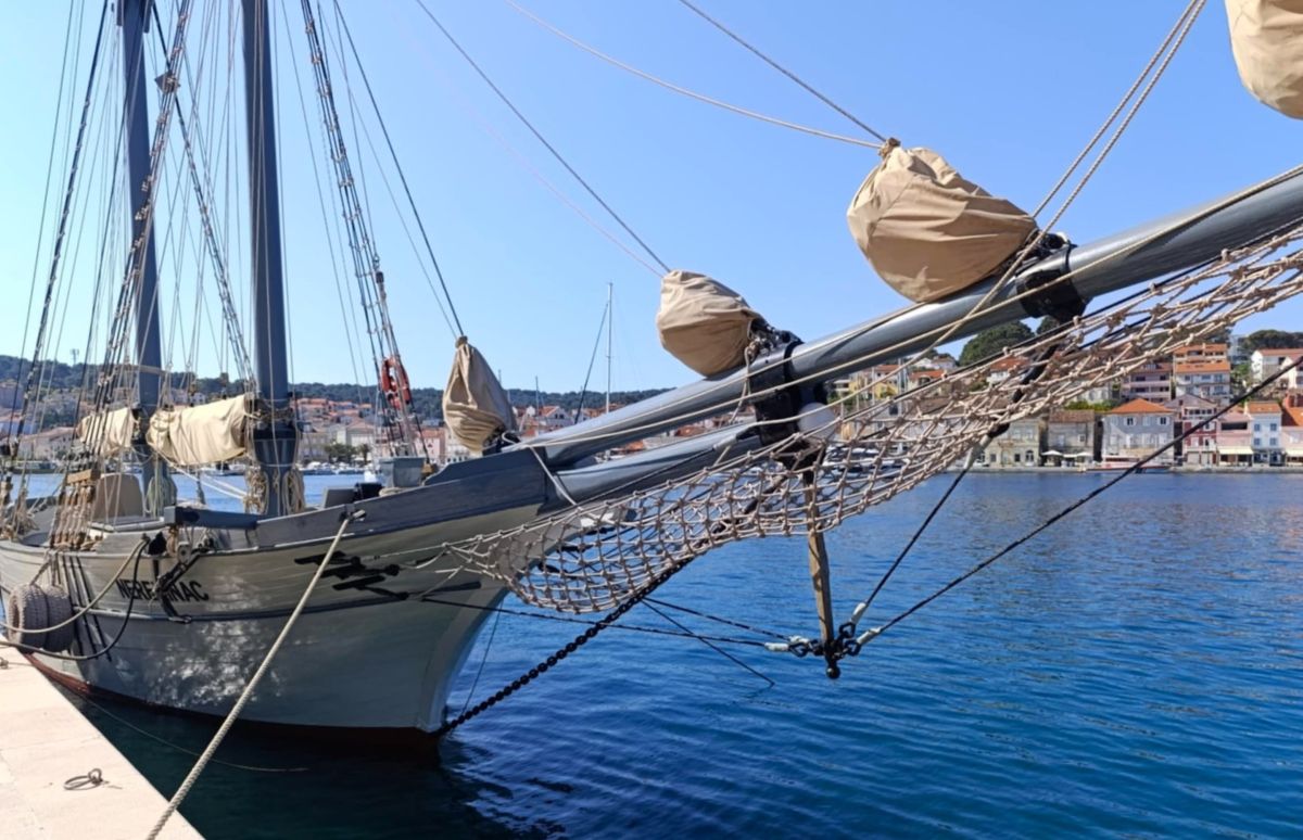 brod Nerezinac, Lošinj