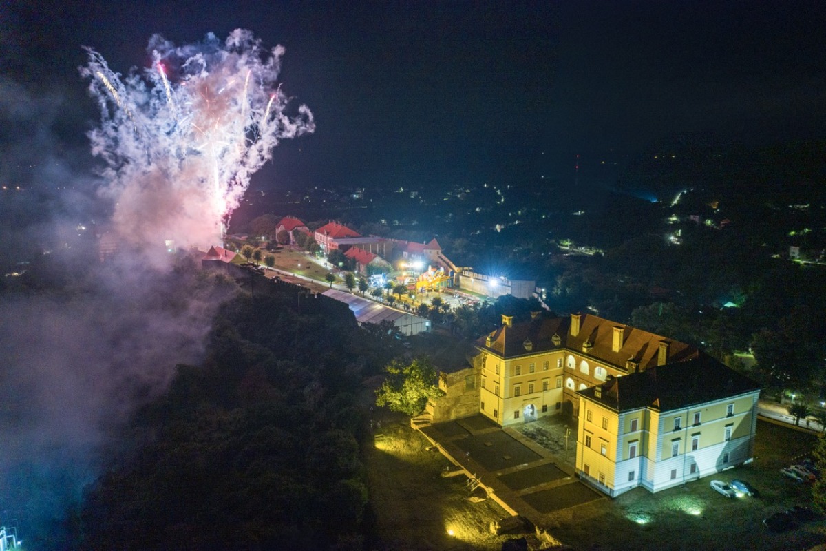 Iločka berba grožđa, ilok, srijem, tz vukovarskos rijemske županije, grad ilok