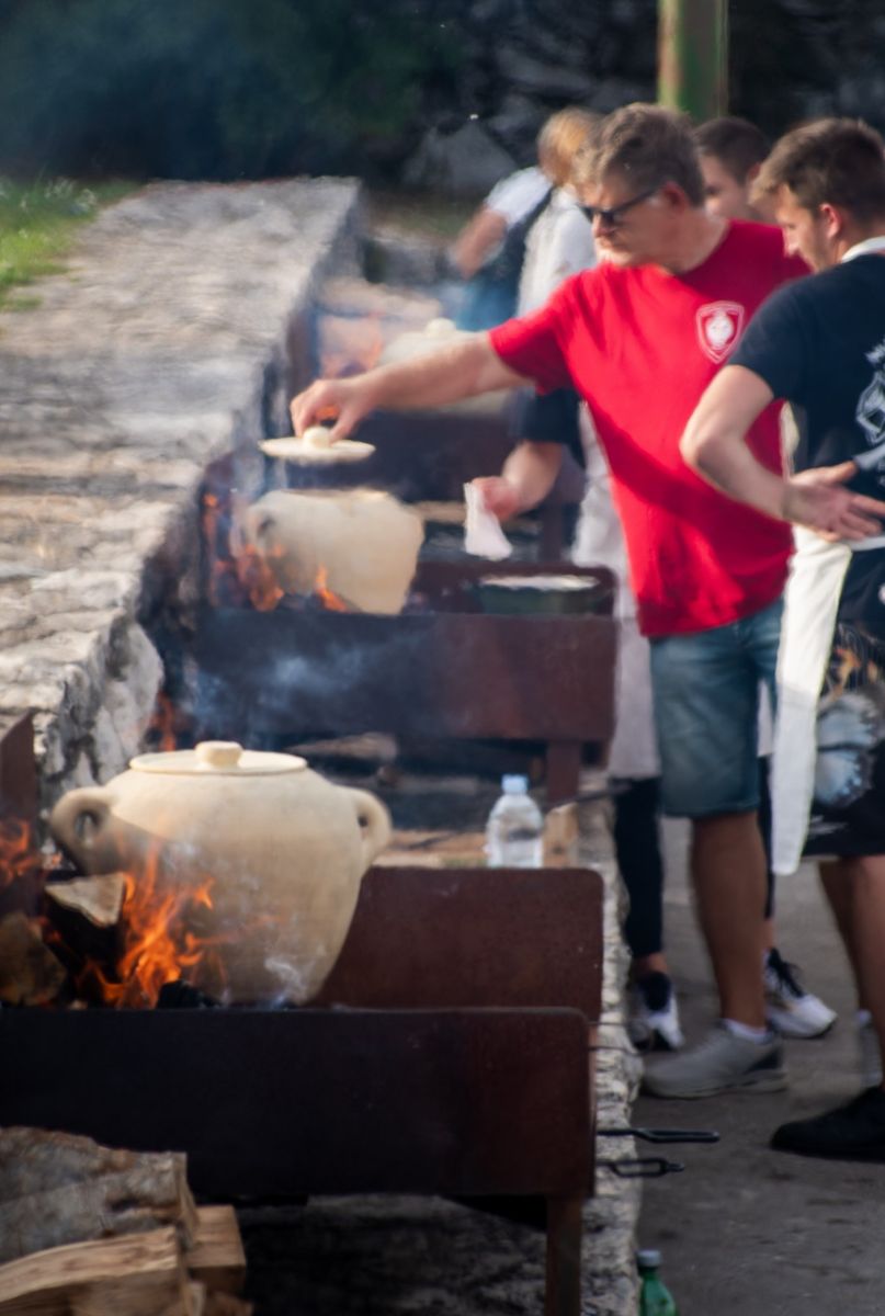 lonci, kuhanje, vatra, Rakalj