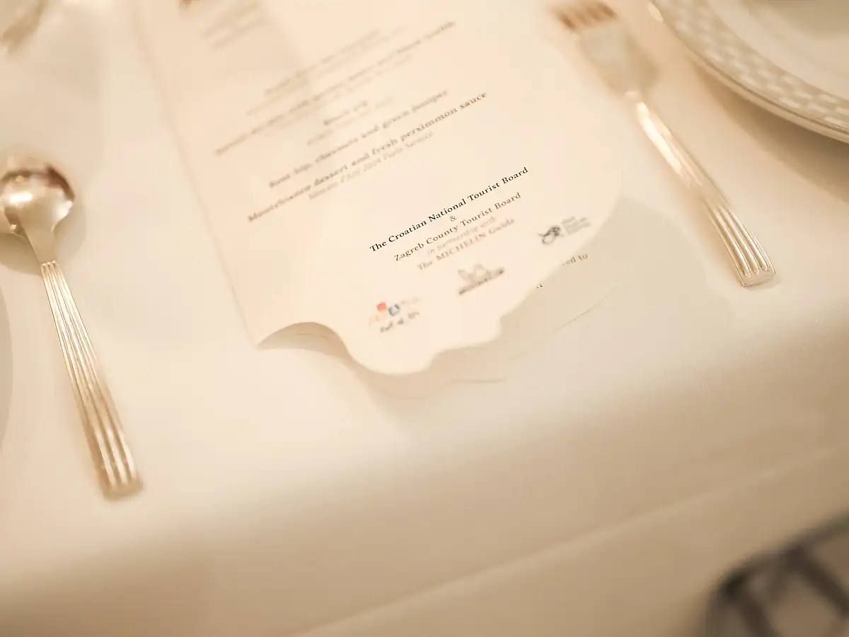 4 hands dinner