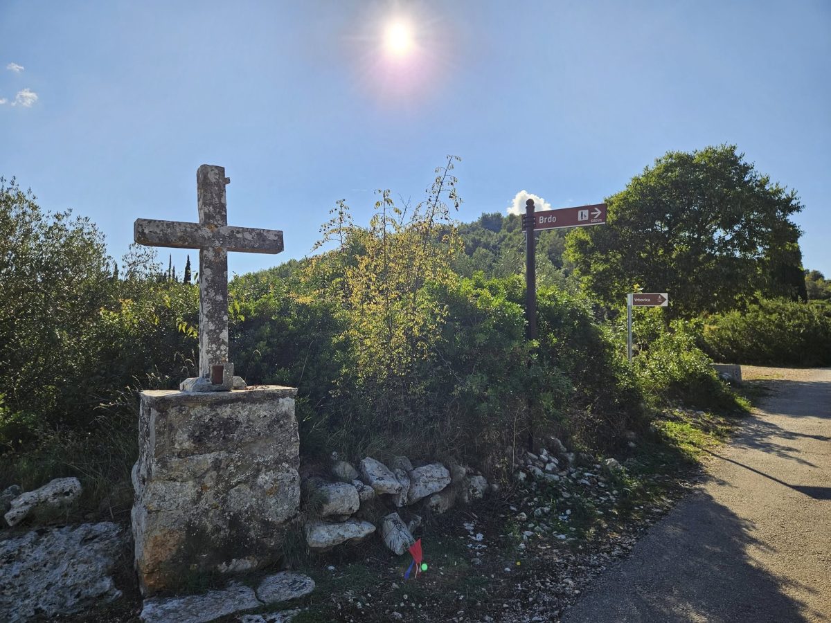 Camino Korčula, križ