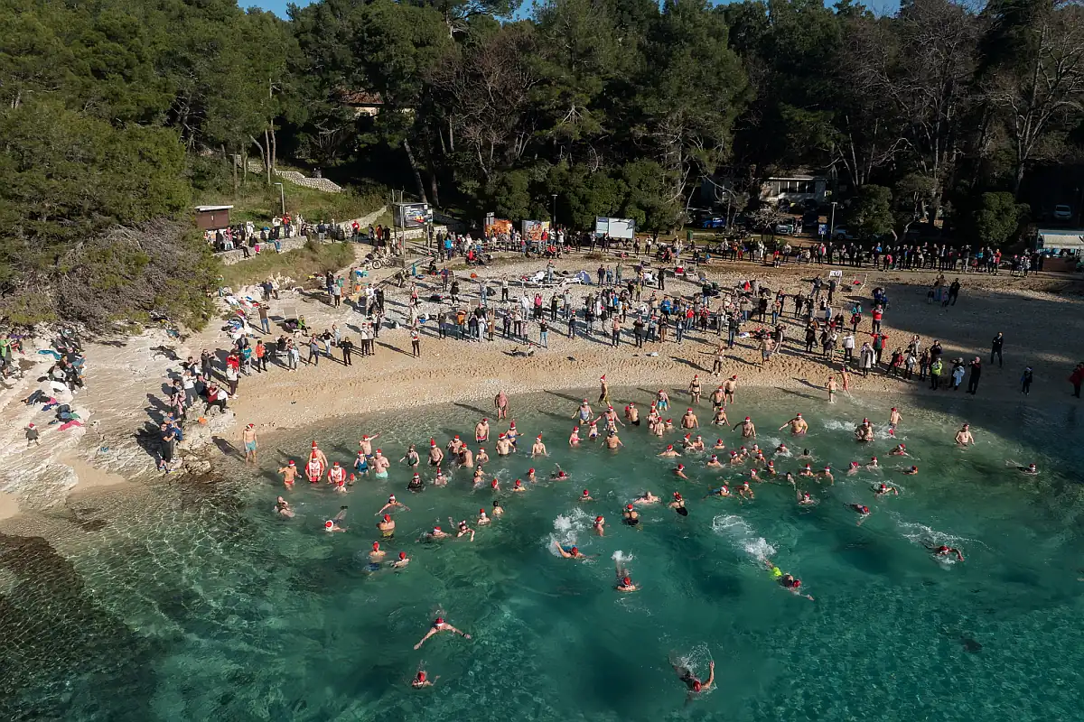 novogodišnje kupanje, lošinj zimi