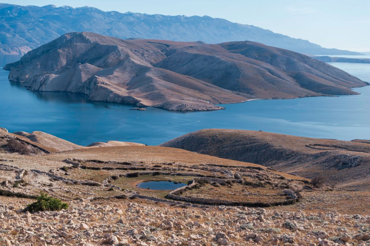 Baška mrgari pogled more suhozid Prvić Velebit