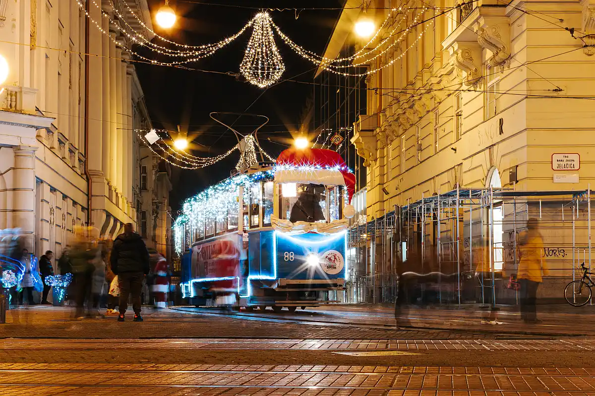 advent tramvaj