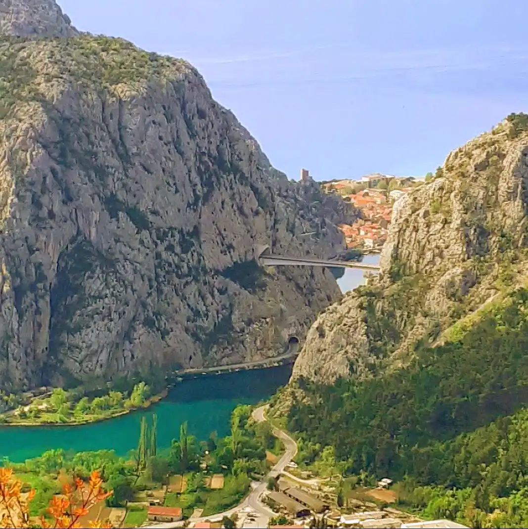 zašto posjetiti Omiš