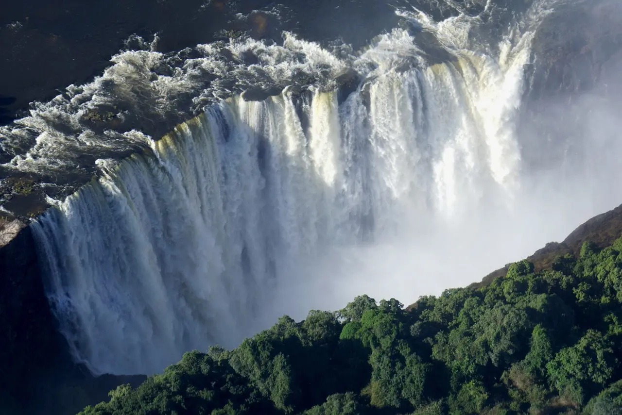 The world's largest waterfalls: Places where nature becomes a spectacle