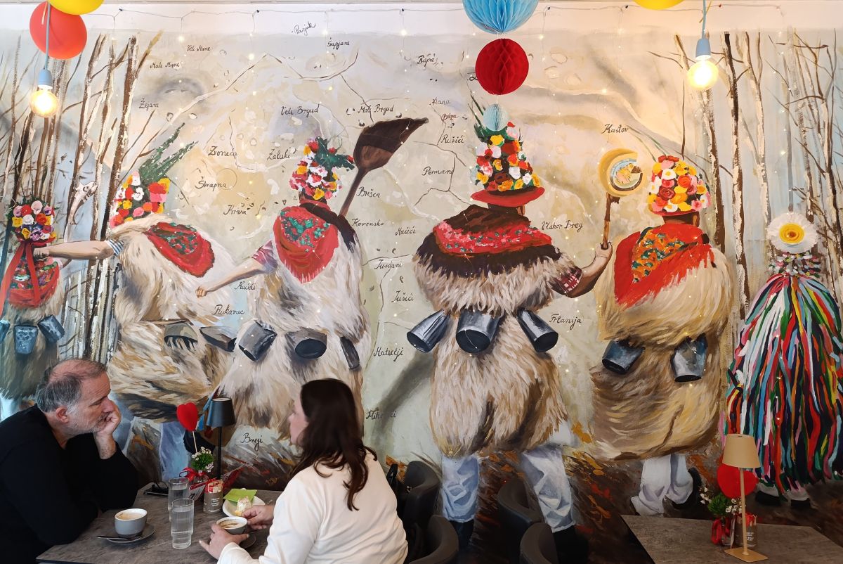 Slastičarnica Zvončarnica, zvončari