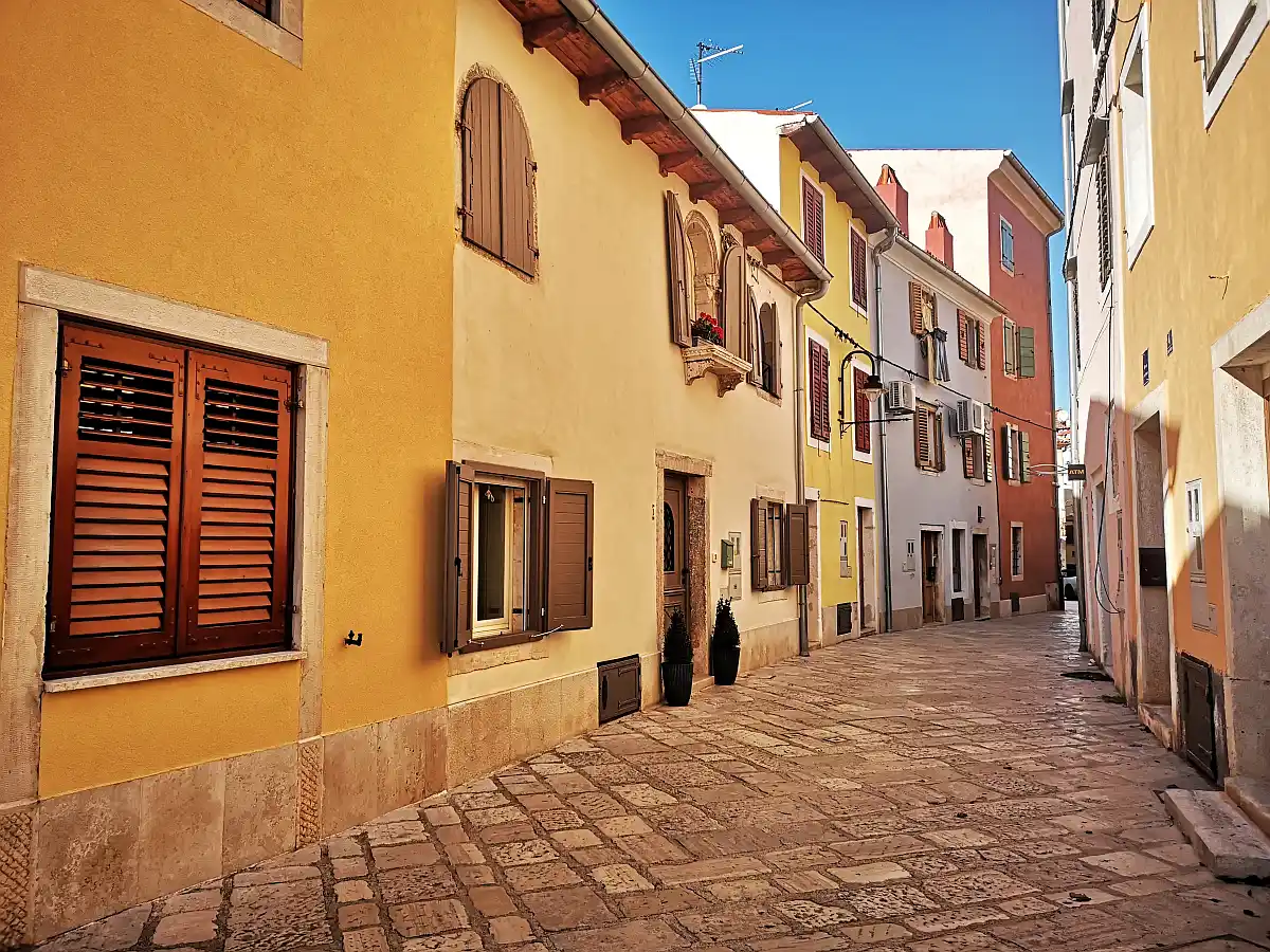 Fažana u proljeće - ulice