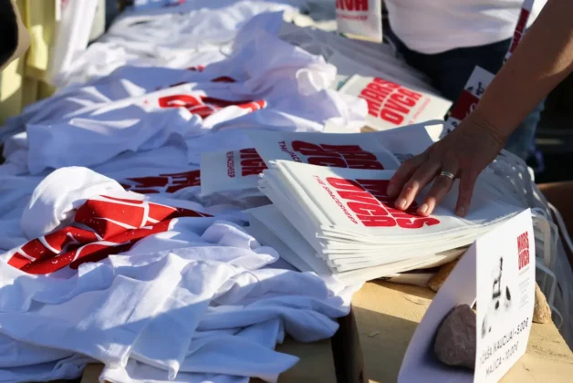 Atmosfera na MarsOvci uz vatru i janjetinu na plaži Jadra, Novalja, pag