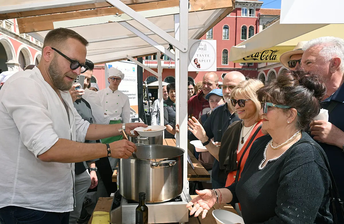 David Skoko i Ivan Pažanin kuhaju s učenicima na Sudamja Gourmet Festivalu