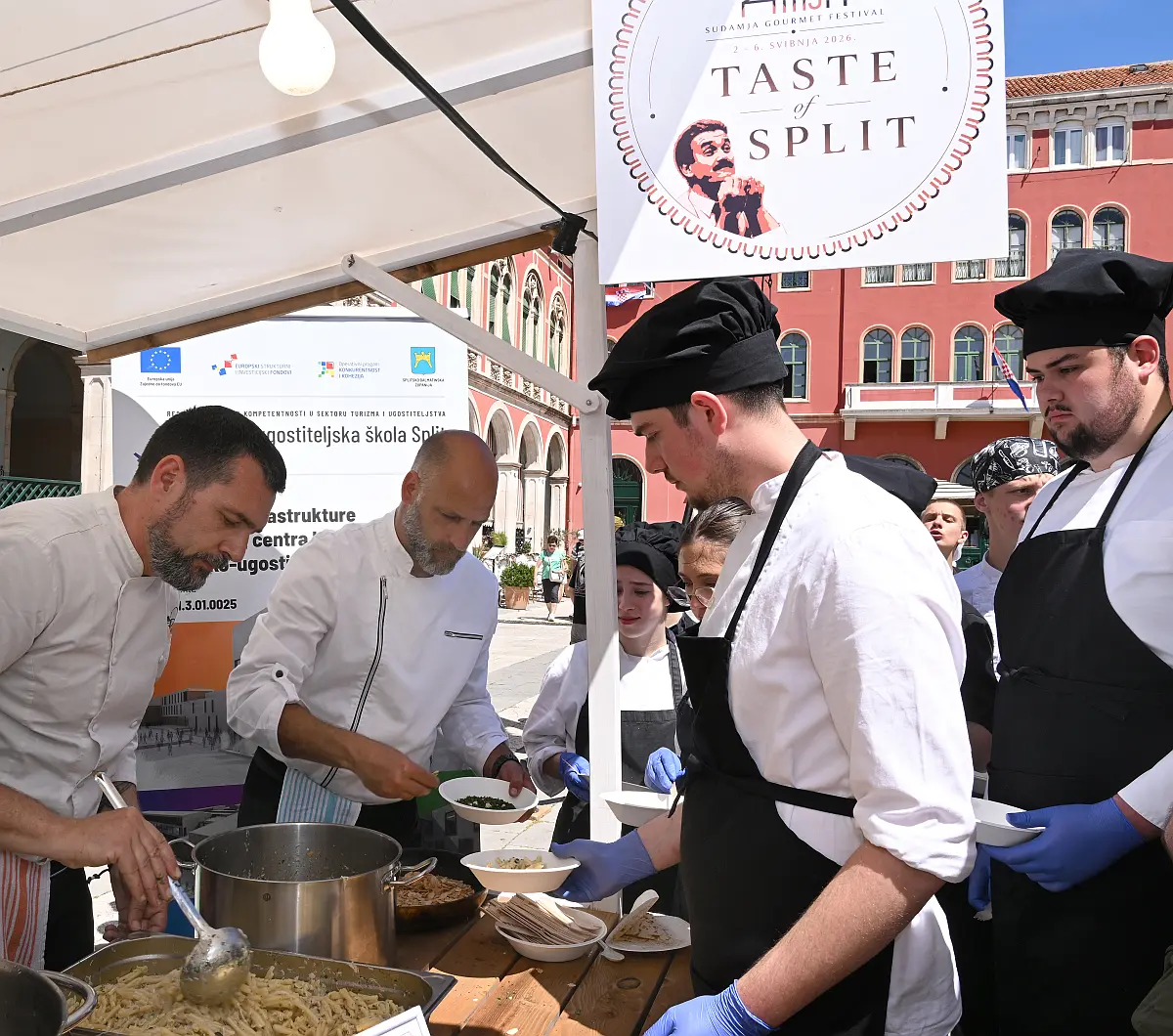 David Skoko i Ivan Pažanin kuhaju s učenicima na Sudamja Gourmet Festivalu