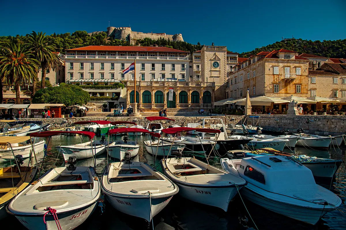 Lođa - loža i kula sa satom - Hvar