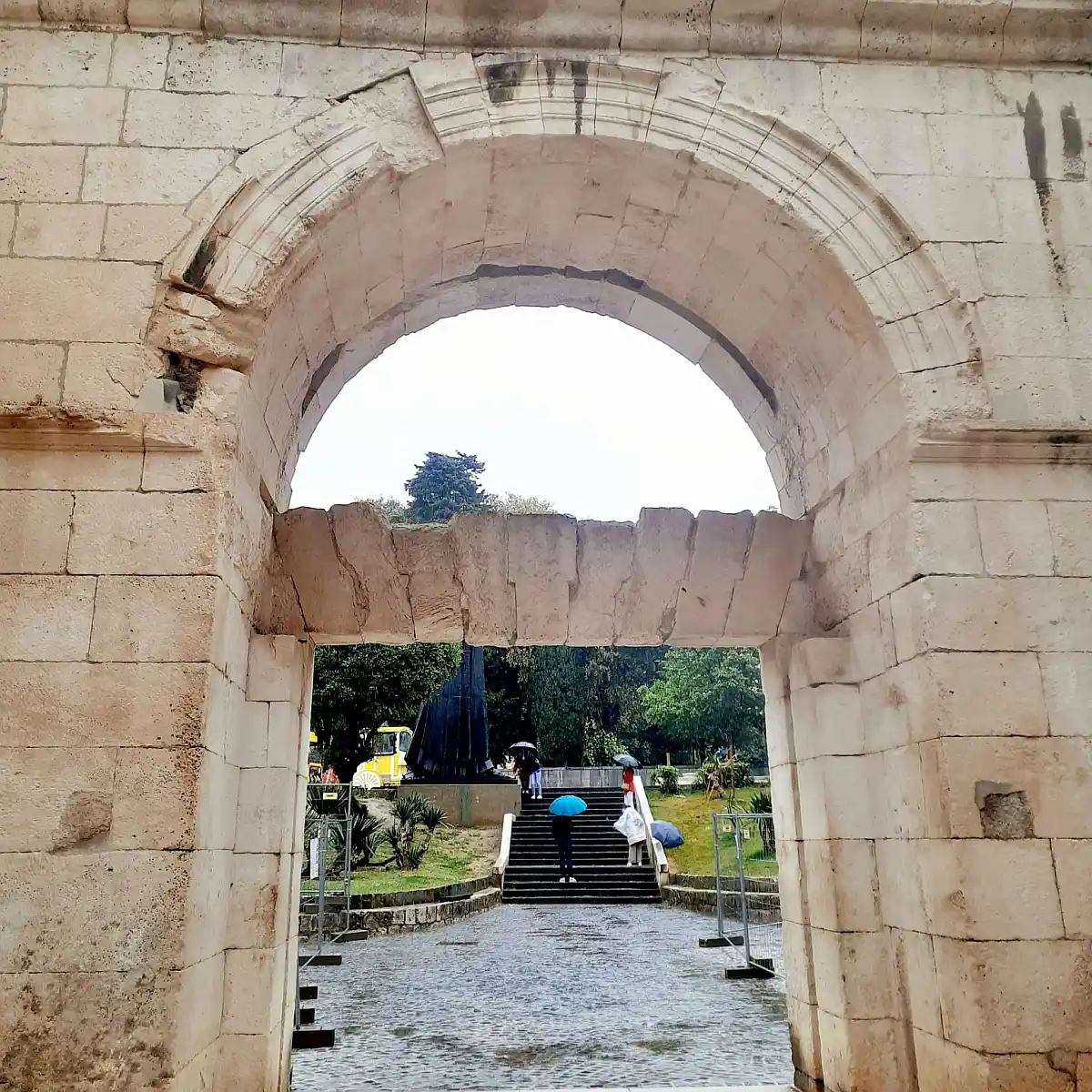 Zlatna vrata - pogled prema Grguru Ninskom, Split