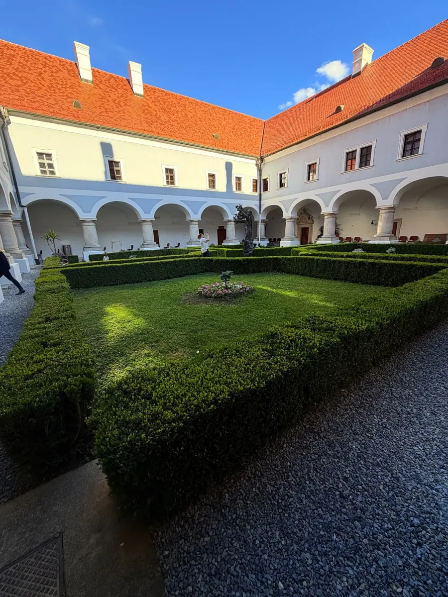 Franjevacki samostan Slavonski Brod