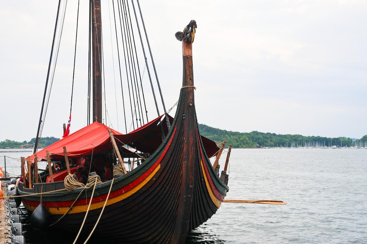 Draken Harald Hårfagre, vikinški brod iz filma The Odyssey, usidren u Oslu