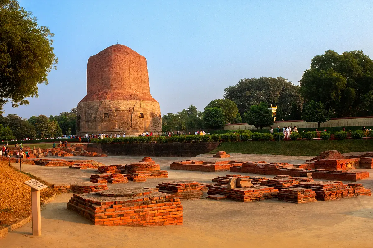 Dhamekh Stupa u budističkom lokalitetu Sarnath u Indiji