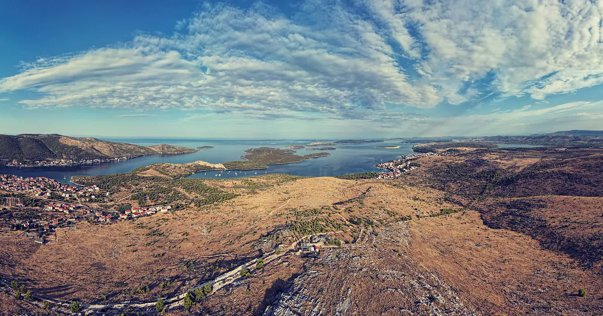 Grebaštica iz zraka s pogledom na Jadransko more