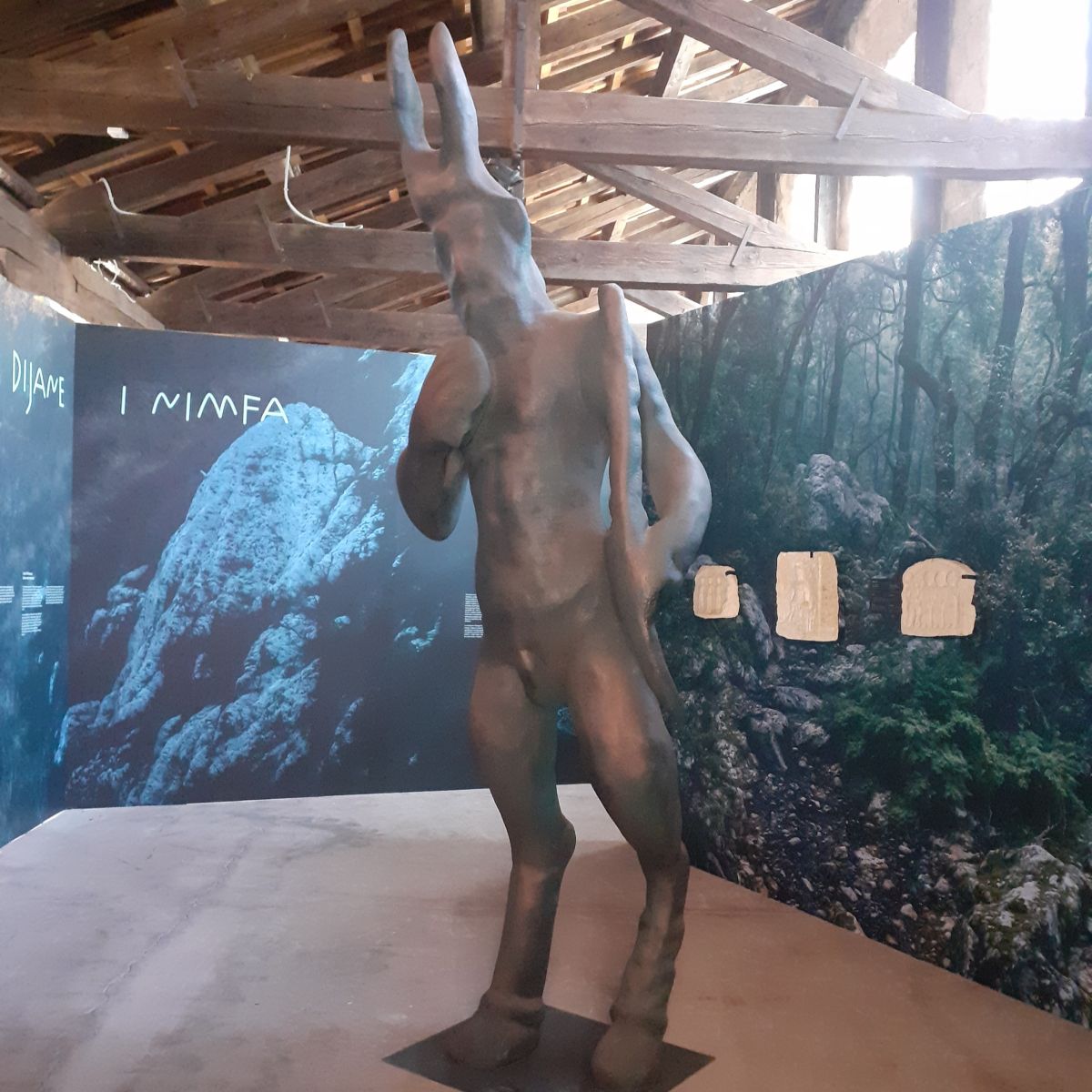UPOZNAJTE DELMATE- MITSKE PRASTANOVNIKE DALMACIJE- Izložba rheološki muzej Split