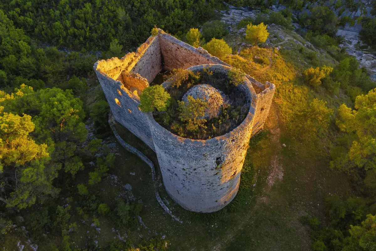 Tvrđava Kličevica, Ravni kotari