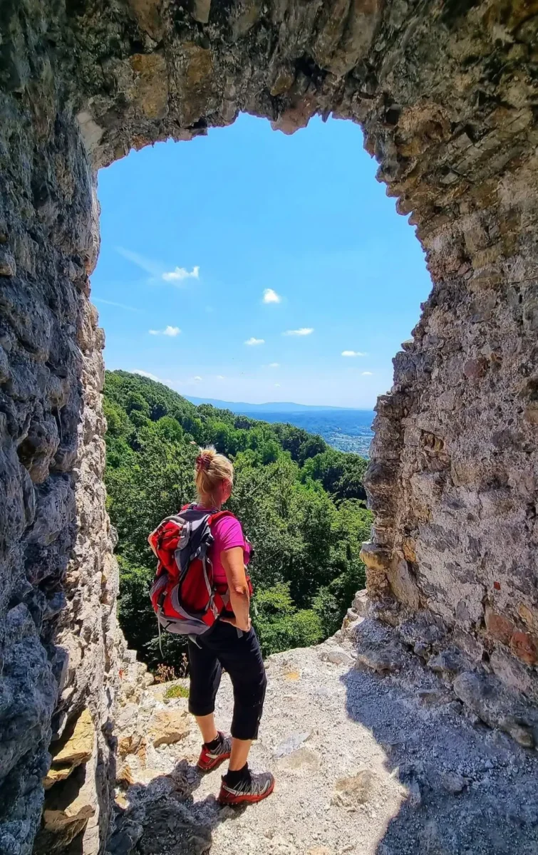 Planinarenje, zagorski bregi i ruže: jesenski izlet koji završava gin tonicom