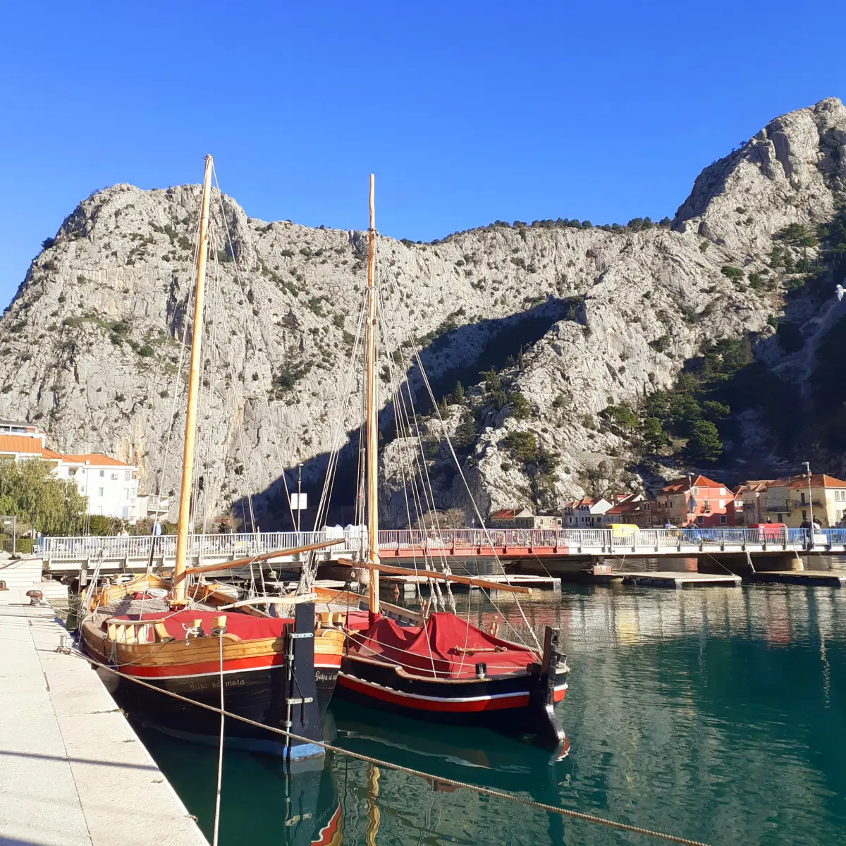 Omiš brod, omiški gusari